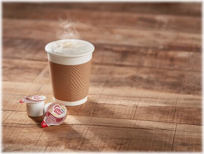 Coffee mate Vanilla Caramel Liquid Creamer, 0.38 fl. oz., 180/Carton (12182157)