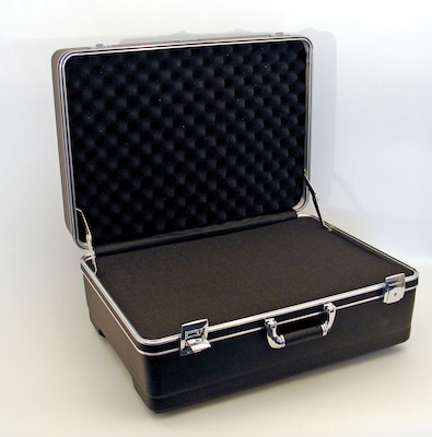 Platt Luggage 221609BH Heavy-Duty Polyethylene Case With Wheels And Telescoping Handle