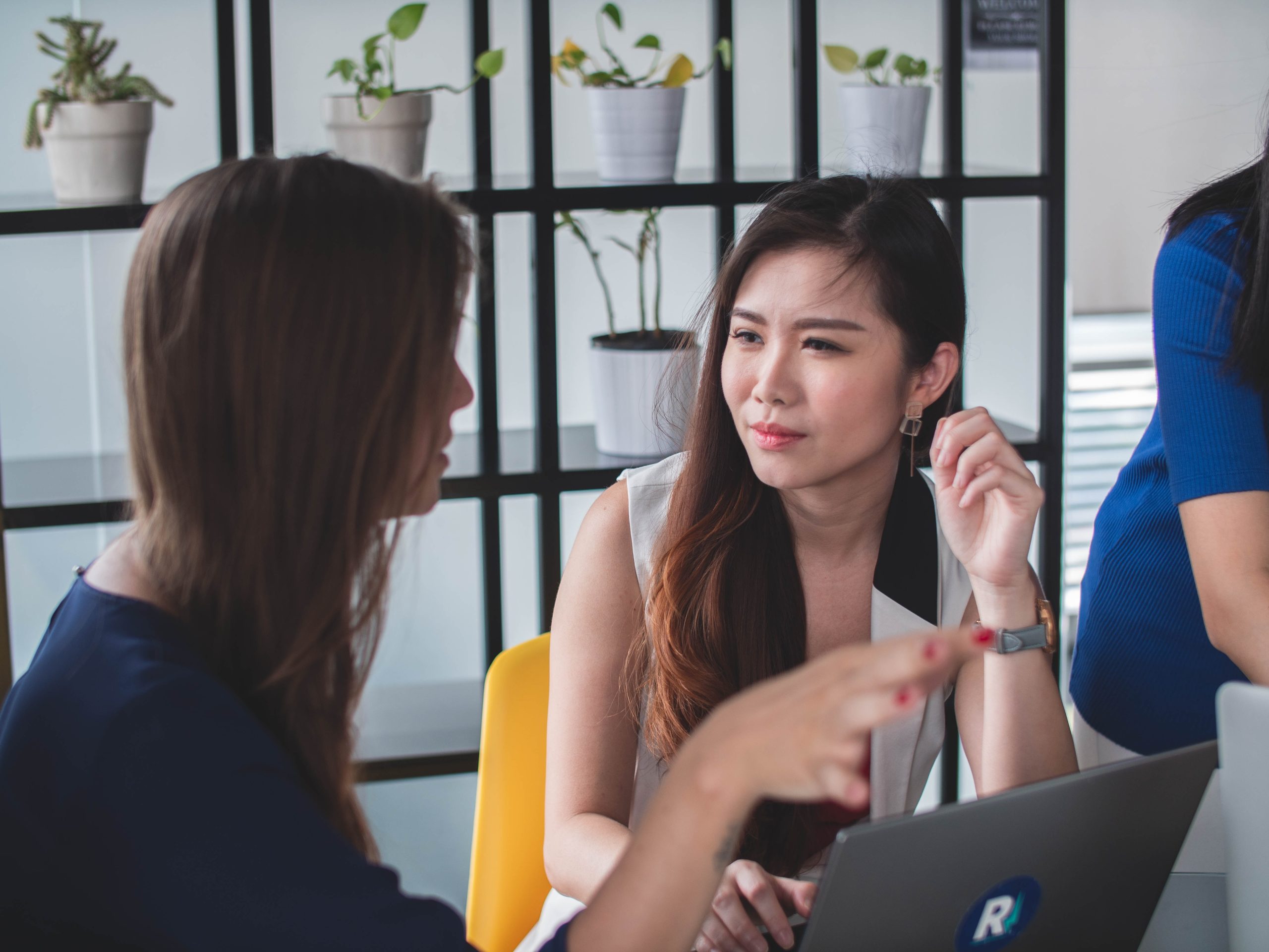 How to tell if a coworker doesn't like you - Quill Blog
