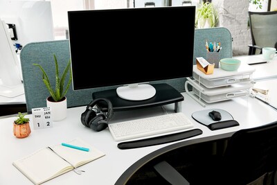 3M Adjustable Monitor Stand, Holds up to 40 lbs. Height Adjustable From 1 in. to 5 7/8 in. (MS90B)