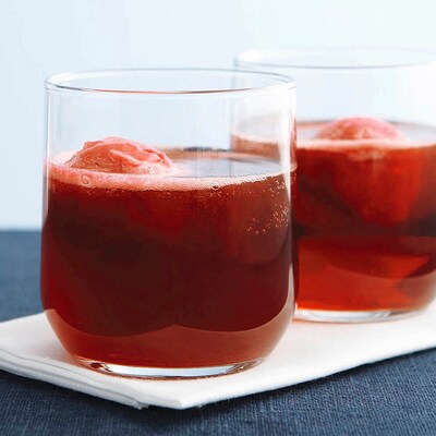 Crystal Light On-The-Go Sugar-Free Raspberry Ice Powder Drink Mix, 0.08 oz., 30 Packets/Box (GEN00798)