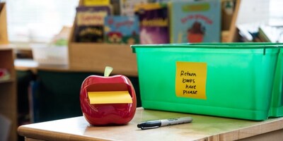 Post-it Pop-Up Apple-Shaped Dispenser for 3" x 3" Notes, Red (APL330)