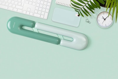 Kensington Duo Gel Non-Skid Gaming Wrist Rests, Green (K62680WW)