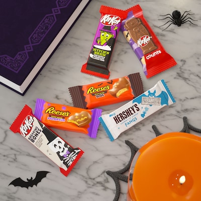 Hershey's, Kit Kat and Reese's Assorted Chocolate Candy Variety Bag, 52.63 oz., 95 Pieces (34000-94707)