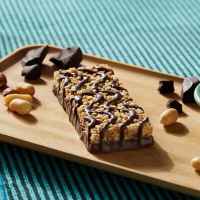 LUNA Nutz Over Chocolate Gluten Free Chocolate Nuts Granola Bar, 1.69 oz., 15 Bars/Box (CCC30310)