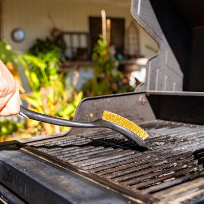 Libman Long Handle Grill Brush with Scraper, Brass Fibers, 18" Black & Gray (0529)