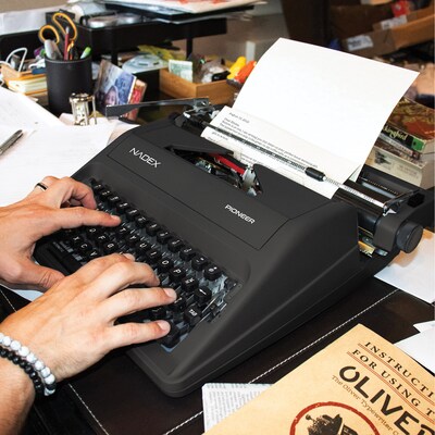 Nadex Coins Pioneer Manual Typewriter with Durable Travel Case, Black (NXTE-1630)