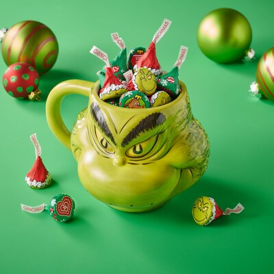 HERSHEY'S KISSES Grinch Milk Chocolate Christmas Candy Bulk Bag, 37.28 oz (HEC45404)
