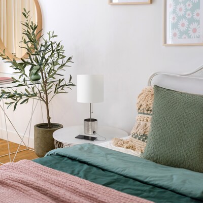 Creekwood Home 18.5" LED Table Lamp with USB Port, Brushed Nickel (CWT-1007-BN)