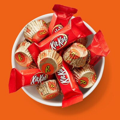 KIT KAT and REESE'S Miniatures Assorted Milk Chocolate Candy Party Pack, 30.04 oz. (HEC45728)