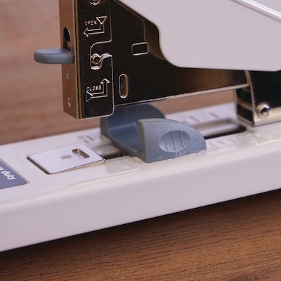 Swingline Heavy Duty Desktop Stapler, 160-Sheet Capacity, Platinum (39002)