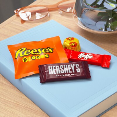 Hershey's Kit Kat & Reese's Miniatures Assorted Chocolate Candy Party Pack, 24.8 oz. (246-00013)