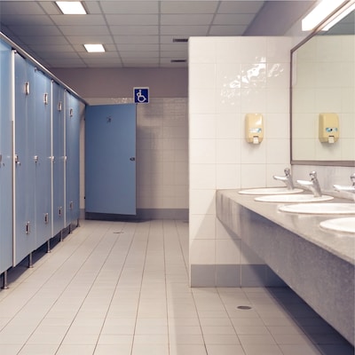 Betco AF79 Concentrate Disinfectant, Ocean Breeze Scent, 67.6 oz., 2/Carton (331B200)