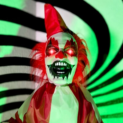 Haunted Hill Farm Lifesize Animatronic Clown Holding Knife (HHCLOWN-36FLSA)