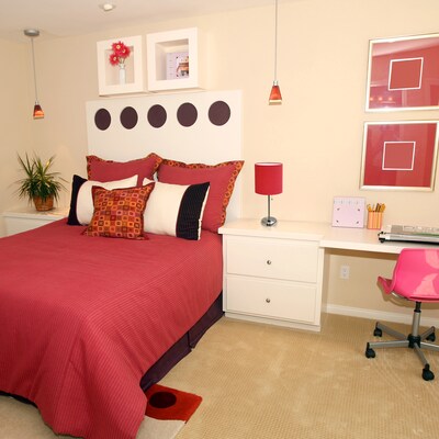 Simple Designs 19.5" LED Table Lamp, Brushed Steel/Red Shade (LT2024-RED-CCLB)