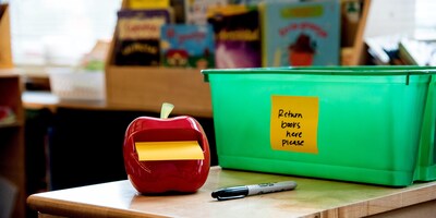 Post-it® Pop-Up Apple-Shaped Dispenser for 3 x 3 Notes, Red, 1 Pad/Pack (APL330)