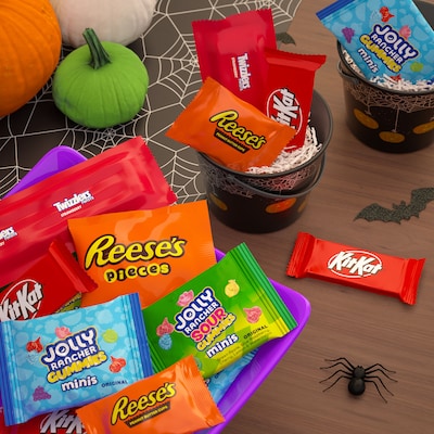 Hershey Assorted Chocolate & Gummy Candy Variety Bag, 49.74 oz., 105 Pieces (34000-94699)