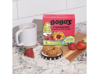 Bobo's Gluten-Free Strawberry Stuff'd Oat Bite, 32.5 oz., 25 Bars/Box (128-75-D)