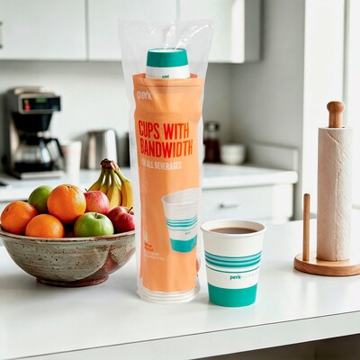 Perk 10 Oz Paper Hot Cups, 500 Count Bulk Disposable Coffee Cups for Hot Beverages, White/Teal