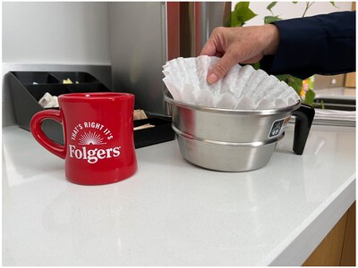 Folgers Classic Decaf Coffee Fraction Pack, Medium Roast, 2.7 oz., 50 Packs/Carton (2550006220)