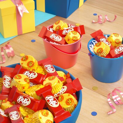 KIT KAT and REESE'S Miniatures Assorted Milk Chocolate Candy Party Pack, 30.04 oz. (HEC45728)