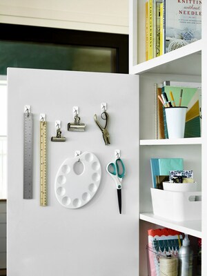 Command Small Wire Hooks, 0.5 lb., White, 22/Pack (17067-22NA)