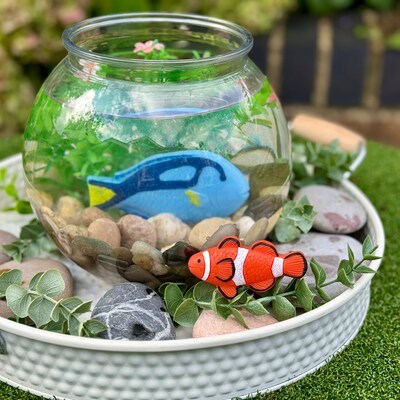 Yellow Door Sensory Play Stones Fish, Assorted Colors, 8/Pack (YUS1236)