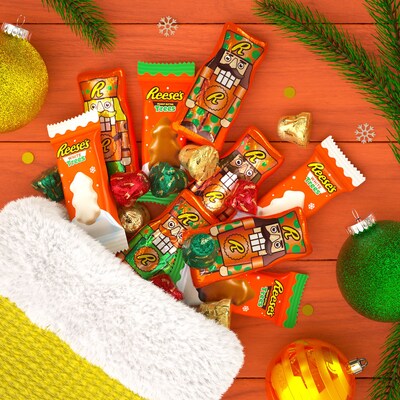 REESE'S Christmas Shapes Peanut Butter Chocolate Pieces, Assorted Flavors, 35 oz. (HEC95345)