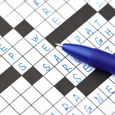 Staples Aura Retractable Gel Pens, Fine Point, Blue Ink, Dozen (50365)