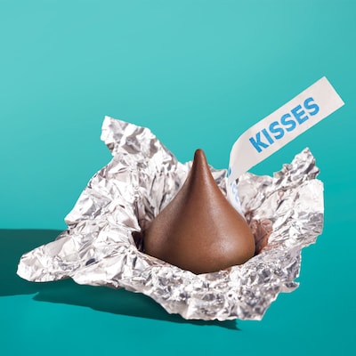 HERSHEY'S KISSES Milk Chocolate Candy Party Pack, 30 oz. (HEC13480)