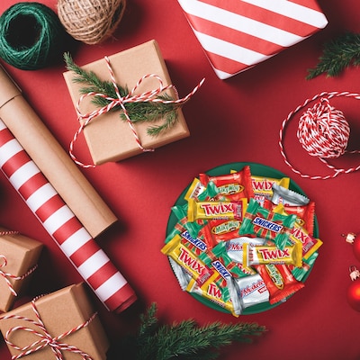 Mars Christmas Minis Assorted Milk Chocolate Candy Variety Pack, 19.49 oz., 70 Pieces (466171)