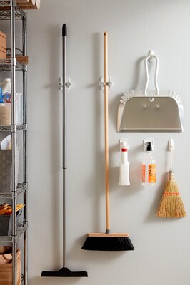 Command™ Large Broom Gripper, White/Gray (17007-ES)