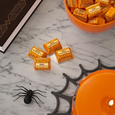 HERSHEY'S NUGGETS Pumpkin Spice Latte Flavored Milk Chocolate Pieces, 8 oz. (HEC45817)