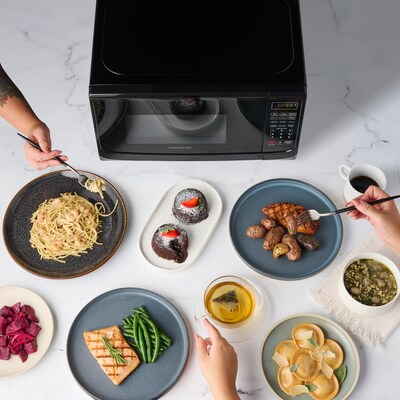 Farberware Classic 0.7 Cu. Ft. Countertop Microwave, Black (FMO07ABTBKA)