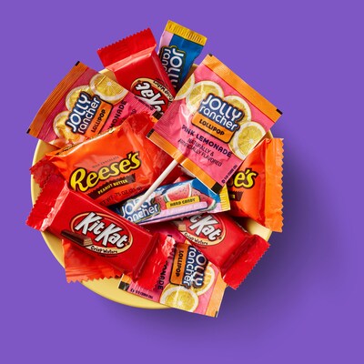 Hershey's Sweets & Chocolate Candy Variety Party Pack, 30.54 oz. (HEC93942)