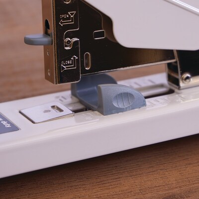 Swingline Heavy Duty Reduced-Effort Desktop Stapler, 160-Sheet Capacity, Gray/Silver (39002)