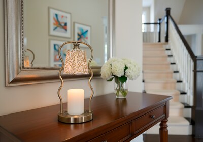Simplee Adesso Twirl Candlewarmer 13.5" Halogen Table Lamp, Antique Brass/Beige/White Floral (SL1195-21)