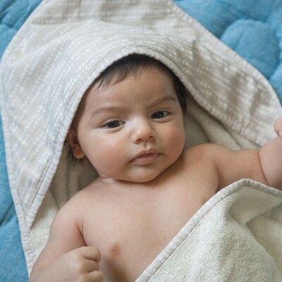 Crane Baby Cove Baby Hooded Towel, Dot (BC-160HT-1)