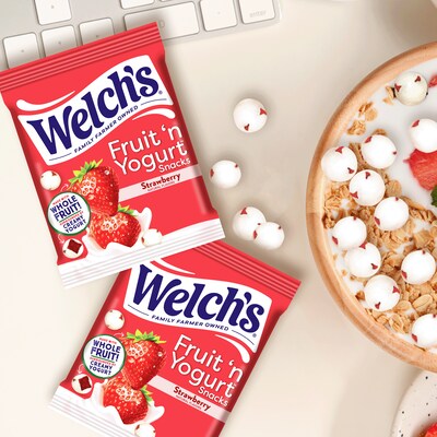 Welch's Fruit 'n Yogurt Snacks Strawberry Fruit Gummies, 28 oz., 20 Packs/Box, 2/Box (600-04140)
