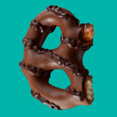 HERSHEY'S Dipped Pretzels, 8.5 oz, 6/Pack (246-00279)