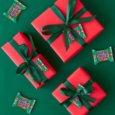 SNICKERS® Holiday Minis, 10.48 Ounce (MMM55161)