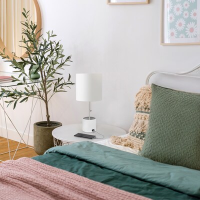 Creekwood Home 18.5" LED Table Lamp with USB Port, White (CWT-1007-WH)