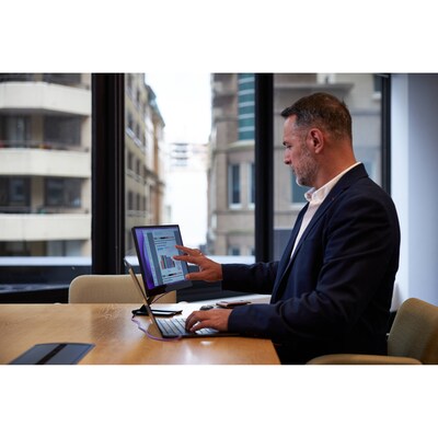 espresso Pro 15.6 4K LCD 60Hz Portable Monitor, Built-In Speaker, Height Adjustable, Black (900-00030)