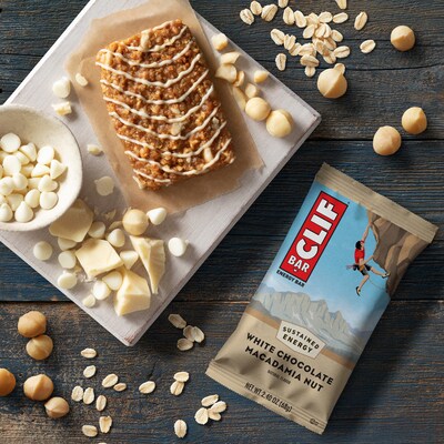 Clif Bar White Chocolate Macadamia Energy Bar, 2.4 oz., 12 Bars/Box (CCC161009)
