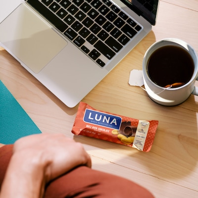 LUNA Nutz Over Chocolate Gluten Free Chocolate Nuts Granola Bar, 1.69 oz., 15 Bars/Box (CCC30310)