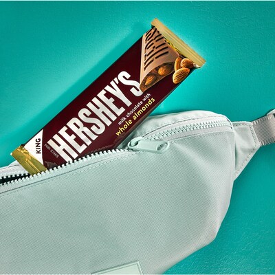HERSHEY'S Milk Chocolate with Whole Almonds Candy Bars, 2.6 oz., 18/Box (HEC22100)