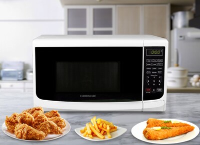 Farberware Classic 0.7 Cu. Ft. Countertop Microwave, White (FMO07ABTWHA)