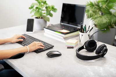 Cherry GENTIX BT Wireless Bluetooth Ergonomic Optical Mouse, Black (JW-7500US-2)