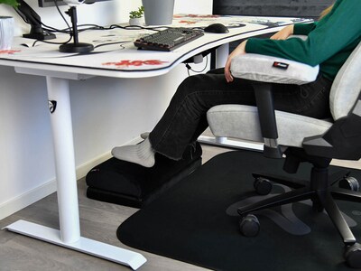 Arozzi Tilt Adjustable Footrest, Black (AZ-FOOTREST-VELVET-BK)