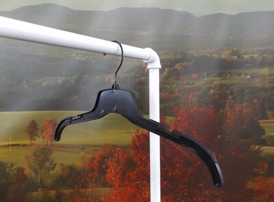 Nahanco 17" Plastic Heavy Weight Top Hanger, Black, 100/Carton (25500BHMG)